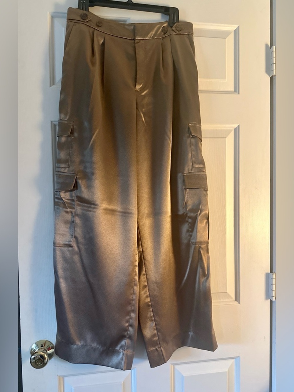 A New Day Bronze Satin Wide Leg Cargo Pants Size 8 High Rise - Picture 4 of 9